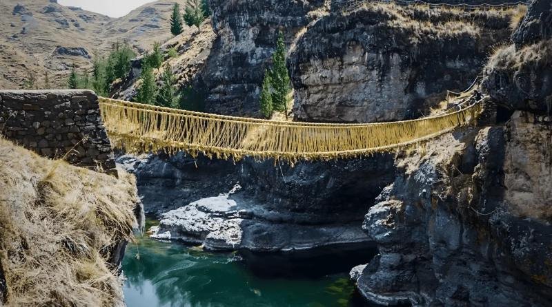 Grass rope bridge of Q'eswachaka hanging over the Apurímac River gorge