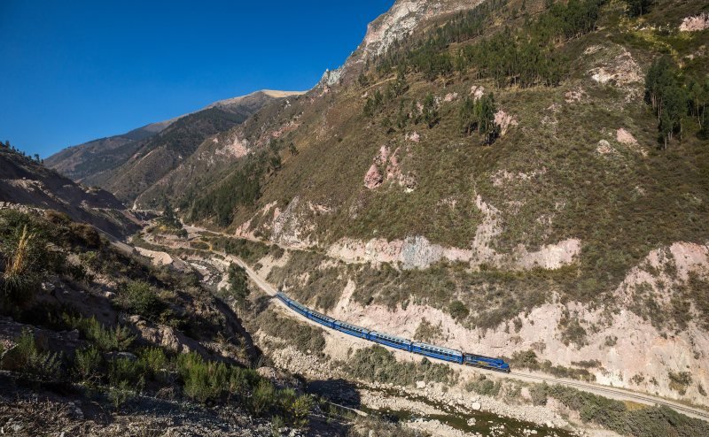 PeruRail train on the line between Poroy and Ollantaytambo