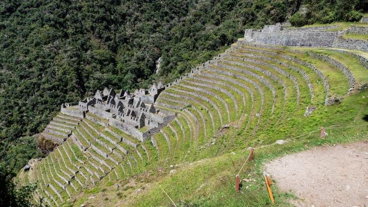 Winay Wayna Curved terraces and stone houses of Winay Wayna on the Inca Trail